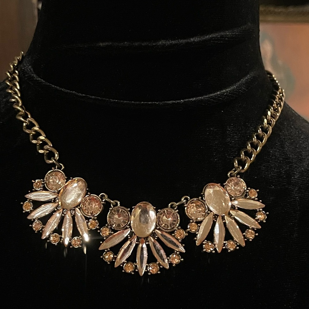 Beautiful Champagne Color Stone Fans Statement Necklace 21” Plus 3” Extension
